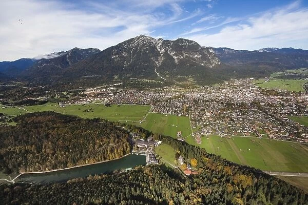 Aerial view, Riessersee Lake, Garmisch-Partenkirchen, Mt Kramerspitz or Mt Kramer, Wetterstein Range, Loisachtal Valley, Werdenfelser Land Region, Bayerisches Oberland, Bavaria, Germany