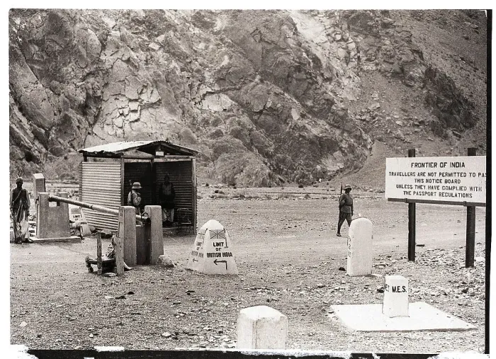 Framed Print : Afghan Soldiers Patrol Border with India