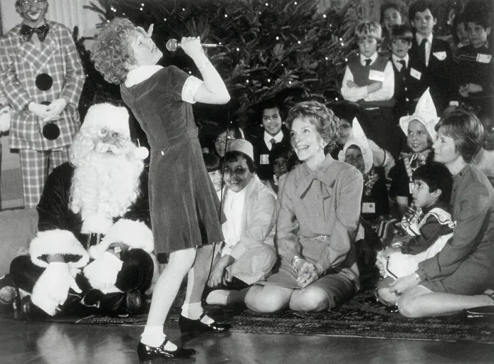Framed Print : Aileen Quinn Singing to Nancy Reagan