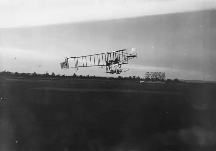 Framed Print : Air Race. August 1910: Blondeau in flight on Farman in the Lanark Aviation Meeting Framed Print : Air Race. August 1910: Blondeau in flight on Farman in the Lanark Aviation Meeting