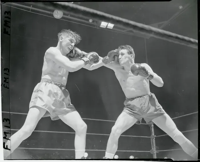 Framed Print : Al Andrews and Gustav Scholz in Boxing Action Framed Print : Al Andrews and Gustav Scholz in Boxing Action