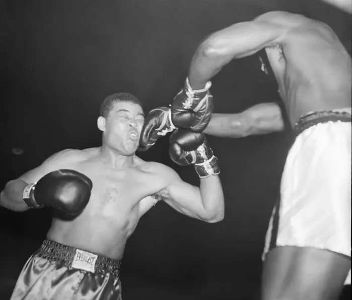Framed Print : Al Hoosman Delivers Right to Joe Louis Framed Print : Al Hoosman Delivers Right to Joe Louis