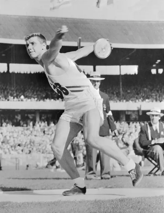 Framed Print : Al Oerter in Position to Throw Discus