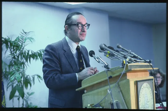 Framed Print : Alan Greenspan Speaking at Podium Framed Print : Alan Greenspan Speaking at Podium