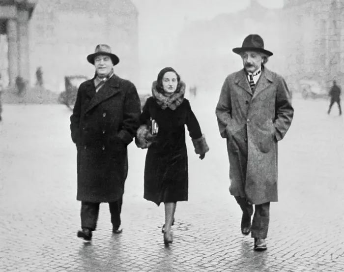 Framed Print : Albert Einstein with Daughter and Dimitri Marianoff Framed Print : Albert Einstein with Daughter and Dimitri Marianoff