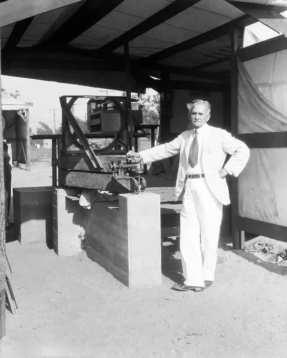Framed Print : Albert Michelson W / Scientific Equipment Framed Print : Albert Michelson W / Scientific Equipment