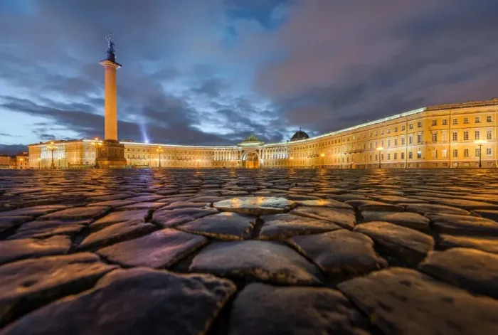Framed Print : Alexander Column and the main headquarters in palace square