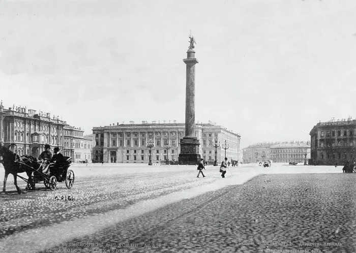 Framed Print : Alexander Monument in Palace Square Framed Print : Alexander Monument in Palace Square