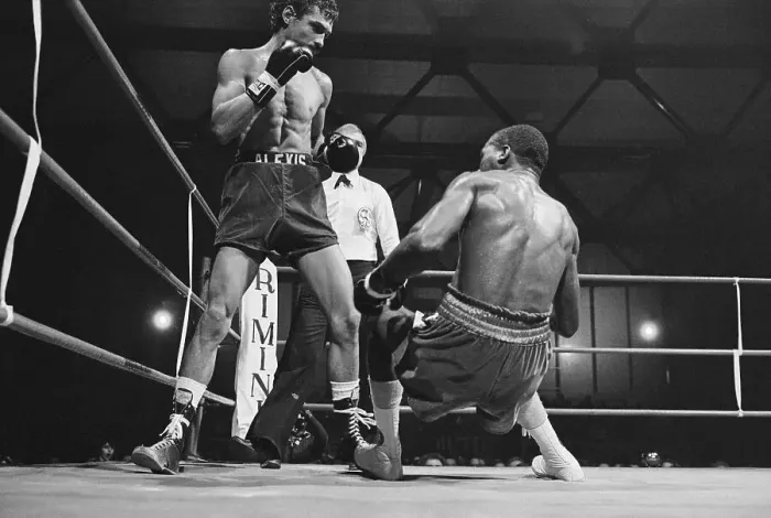 Framed Print : Alexis Arguello Drops Alfredo Escalera to the Canvas Framed Print : Alexis Arguello Drops Alfredo Escalera to the Canvas