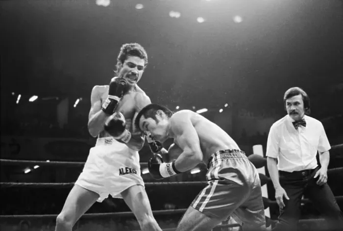 Framed Print : Alexis Arguello Landing Uppercut on Royal Kobayashi Framed Print : Alexis Arguello Landing Uppercut on Royal Kobayashi
