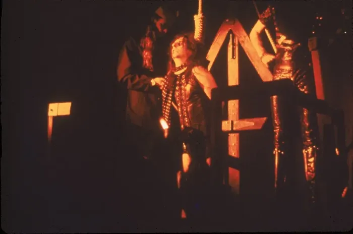 Framed Print : Alice Cooper with his head in a noose Framed Print : Alice Cooper with his head in a noose