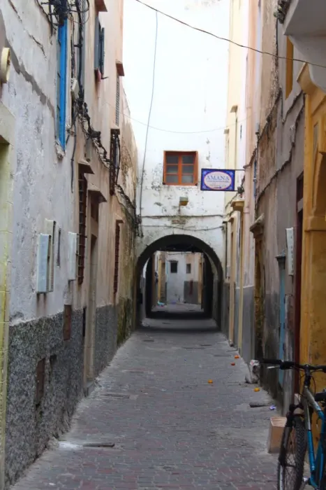 Framed Print : An alley in the medina of Essaouira