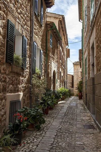 Alley in village of Fornalutx in Mallorca