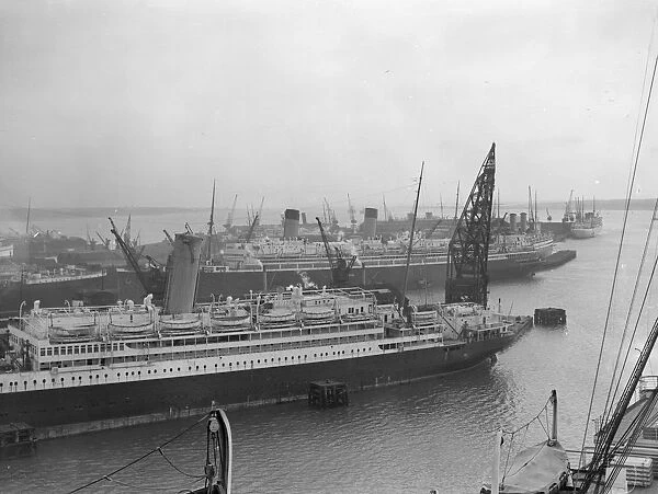 Almanzora. The Royal Mail liner Almanzora (foreground) moored at Southampton Dock