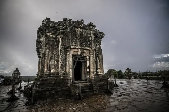 Framed Print : An altar at Angkor Wat Framed Print : An altar at Angkor Wat