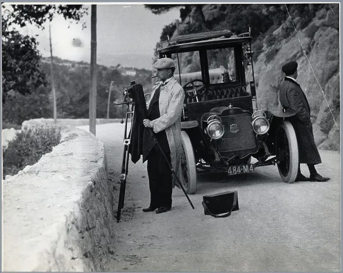 Framed Print : Amateur Photographer Setting Up Camera Framed Print : Amateur Photographer Setting Up Camera
