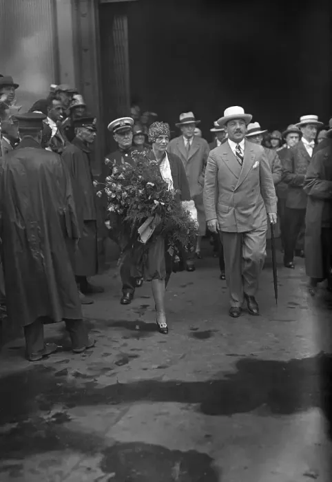 Framed Print : Amelia Earhart Arriving At The Battery Framed Print : Amelia Earhart Arriving At The Battery
