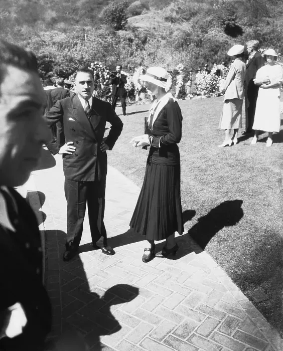 Framed Print : Amelia Earhart and Paul Mantz at Funeral for Will Rogers Framed Print : Amelia Earhart and Paul Mantz at Funeral for Will Rogers