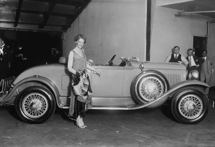 Framed Print : Amelia Earhart Posing with Automobile Framed Print : Amelia Earhart Posing with Automobile