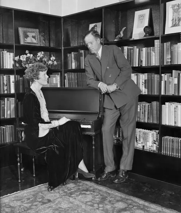 Framed Print : Amelia Earhart Posing with George Putnam Framed Print : Amelia Earhart Posing with George Putnam