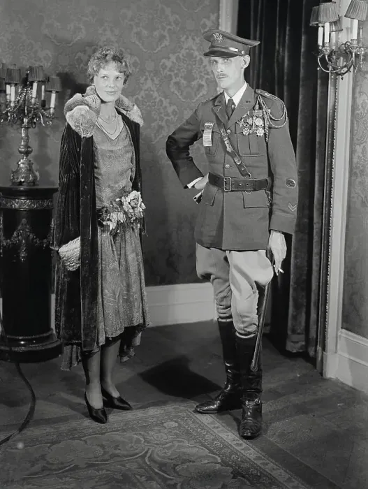Framed Print : Amelia Earhart Posing with Leonard Cox Framed Print : Amelia Earhart Posing with Leonard Cox