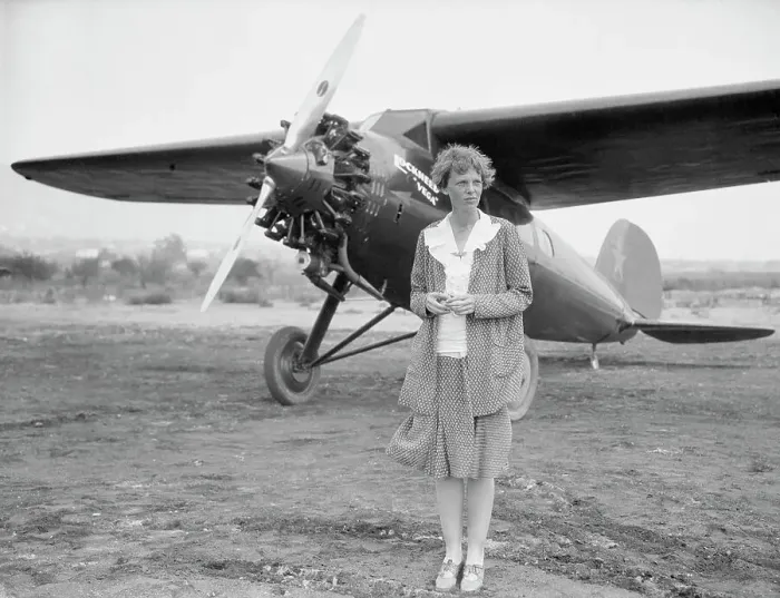 Framed Print : Amelia Earhart Posing with Her Plane Framed Print : Amelia Earhart Posing with Her Plane