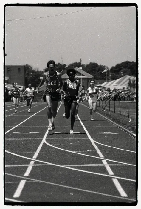 Framed Print : American Blind Runner Lori Bennett Framed Print : American Blind Runner Lori Bennett