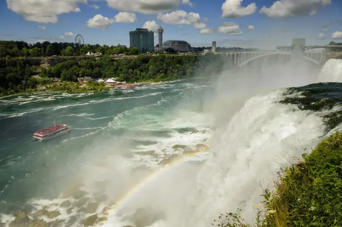 Framed Print : The American Falls with the Rainbow bridge, Niagara Falls, US Framed Print : The American Falls with the Rainbow bridge, Niagara Falls, US