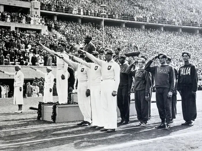 Framed Print : American Relay Team Receiving Gold Medal Framed Print : American Relay Team Receiving Gold Medal