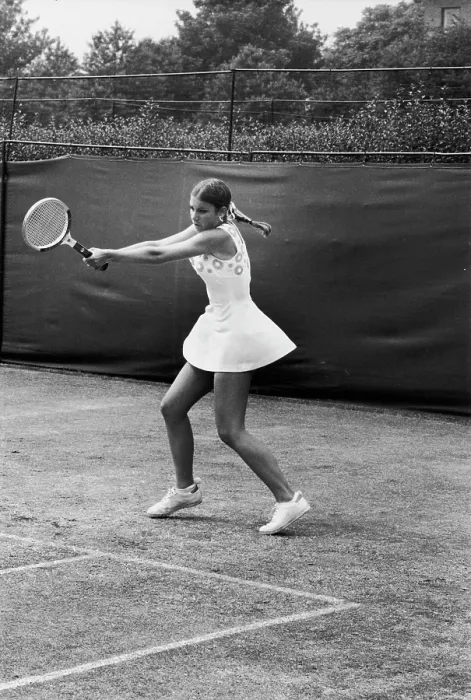 Framed Print : American tennis player Chris Evert in action at Wimbledon Framed Print : American tennis player Chris Evert in action at Wimbledon
