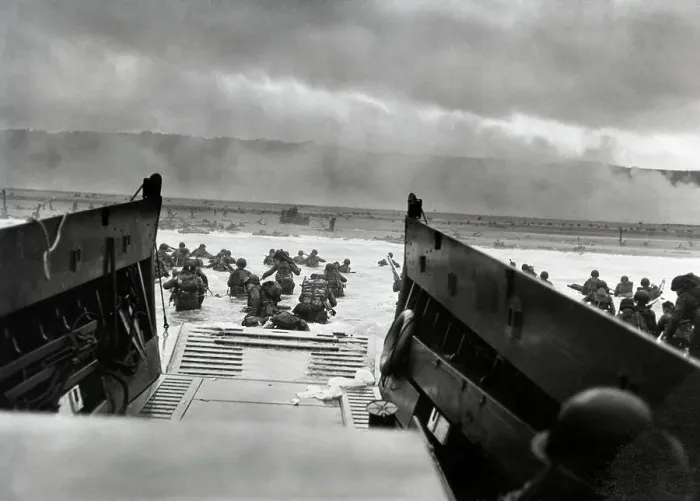 Framed Print : American Troops Land at Omaha Beach Framed Print : American Troops Land at Omaha Beach