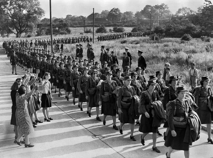 Framed Print : American WACs Arrive in England Framed Print : American WACs Arrive in England