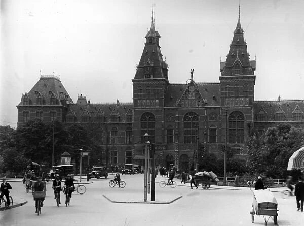 Amsterdam. circa 1920: Architecture at Amsterdam. (Photo by Hulton Archive / Getty Images)