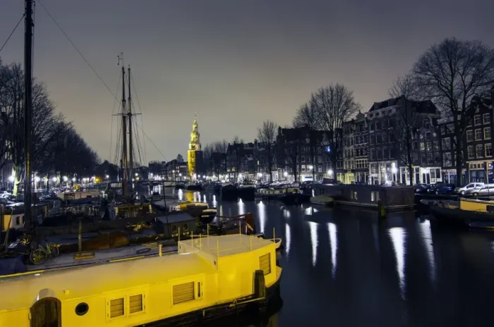 Framed Print : Amsterdam canals at night