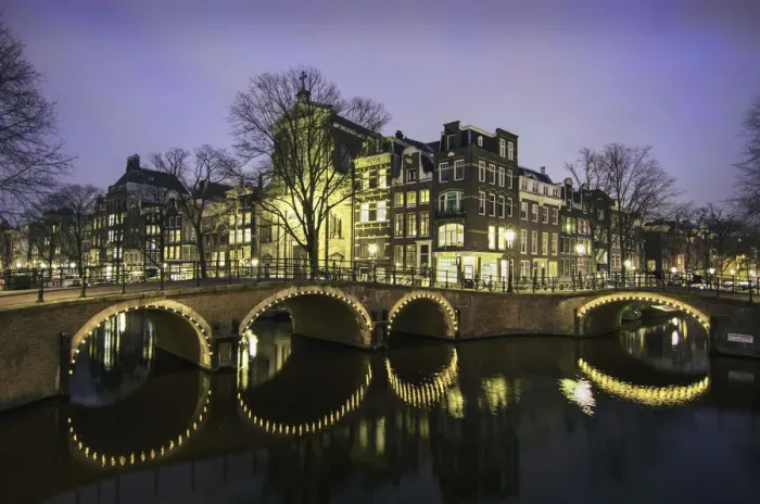 Framed Print : Amsterdams Prinsengracht Canals at Night Framed Print : Amsterdams Prinsengracht Canals at Night