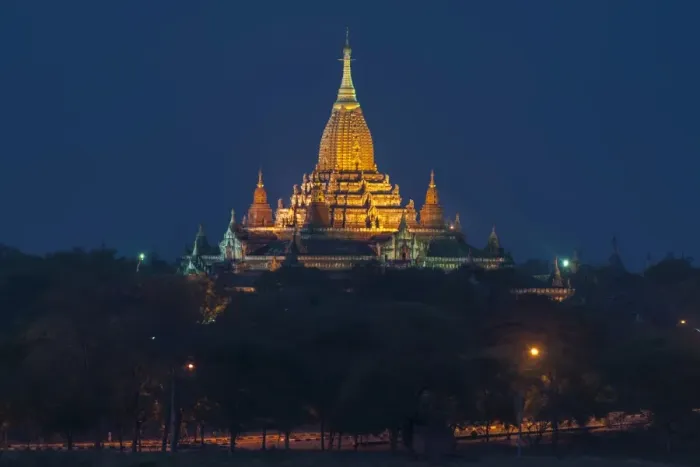 Framed Print : Ananda temple (Bagan Myanmar) Framed Print : Ananda temple (Bagan Myanmar)