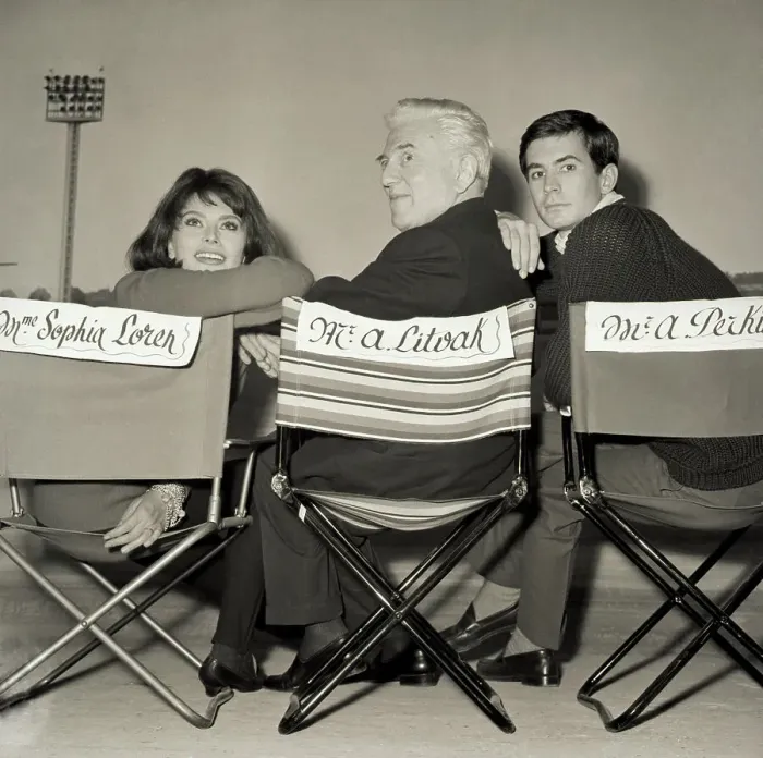 Framed Print : Anatole Litvak with Sophia Loren and Tony Perkins
