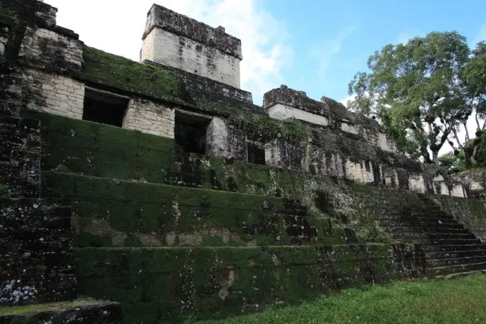 Framed Print : Ancident Mayan Temple ruins, Tikal