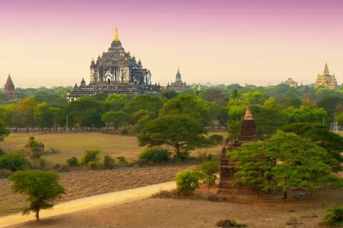 Framed Print : The Ancient City of Bagan, Myanmar Framed Print : The Ancient City of Bagan, Myanmar