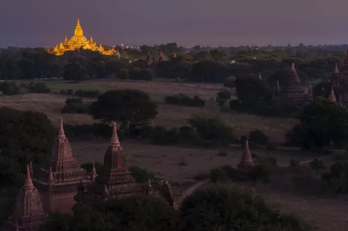 Framed Print : Ancient pagoda at Bagan in twilight, Myanmar Framed Print : Ancient pagoda at Bagan in twilight, Myanmar