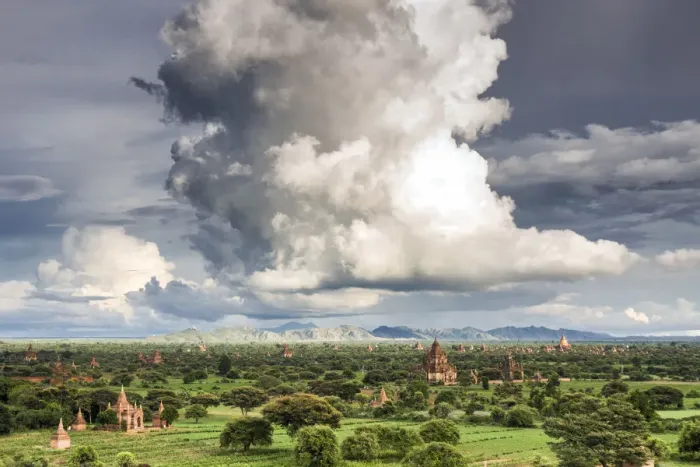 Framed Print : Ancient temples and pagodas in Bagan Framed Print : Ancient temples and pagodas in Bagan