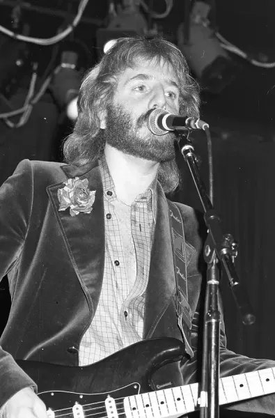 Andrew Gold 1977 Print: Live in Los Angeles. Art Prints, Posters