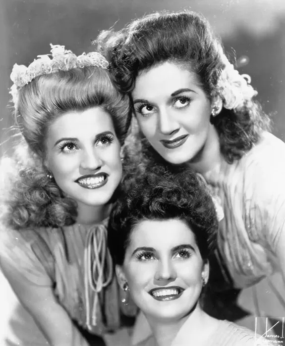Framed Print : Andrew Sisters Portrait Session Framed Print : Andrew Sisters Portrait Session