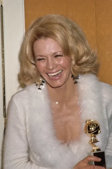 Framed Print : Angie Dickinson Wins - 32nd Golden Globe Awards
