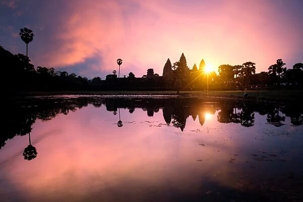 Angkor wat in silhouette