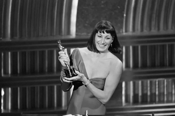 Framed Print : Anjelica Huston Holding Oscar Framed Print : Anjelica Huston Holding Oscar