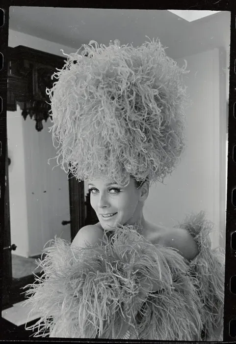 Framed Print : Ann Margret With Huge Hat On Framed Print : Ann Margret With Huge Hat On