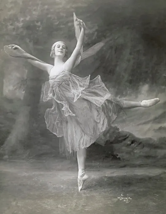 Framed Print : Anna Pavlova Dancing Framed Print : Anna Pavlova Dancing