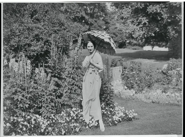 Framed Print : Anna Pavlova Posing with Parasol Framed Print : Anna Pavlova Posing with Parasol
