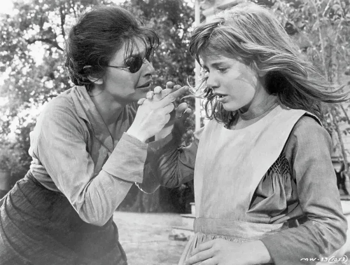 Framed Print : Anne Bancroft and Patty Duke in The Miracle Worker